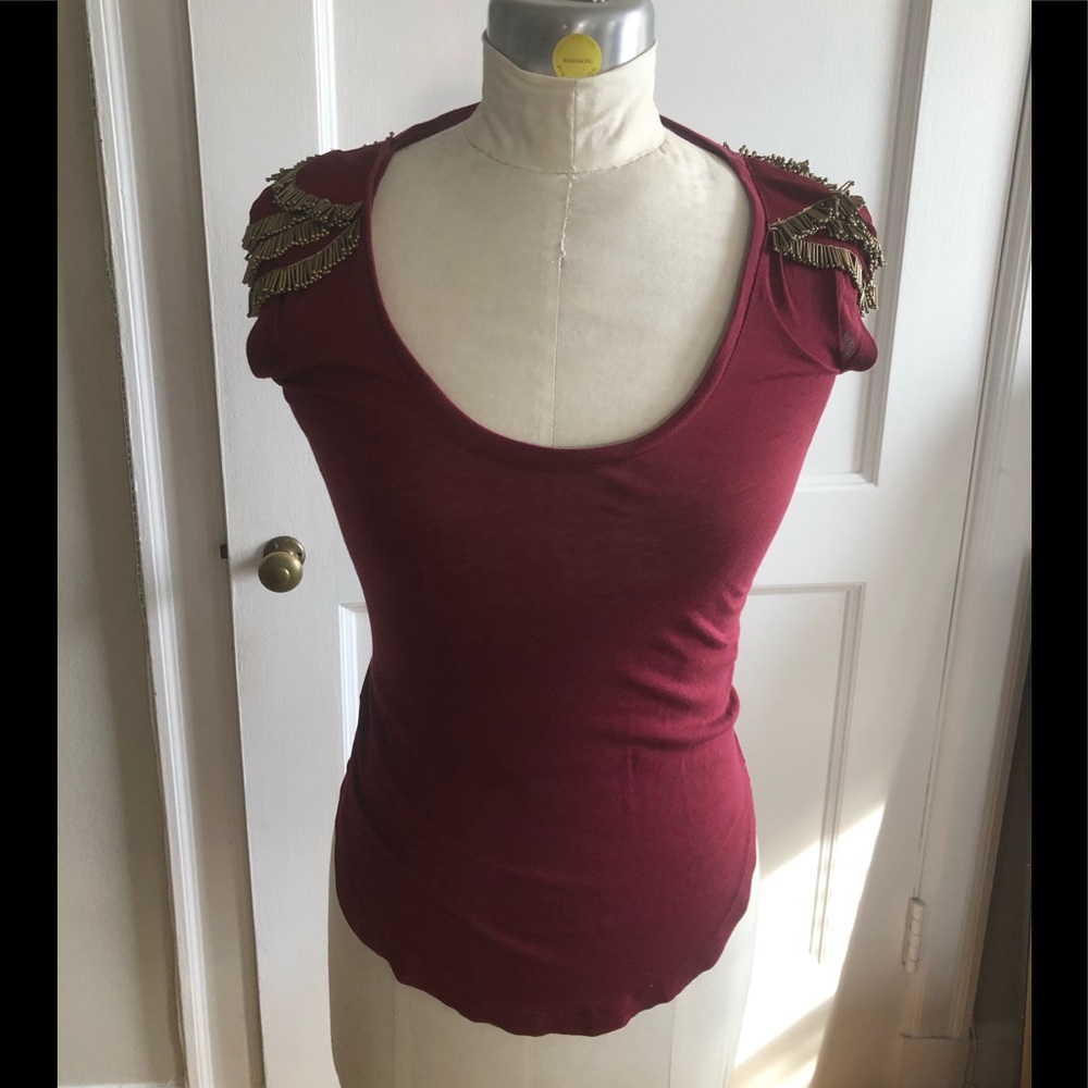Tshirt with military style beaded shoulder